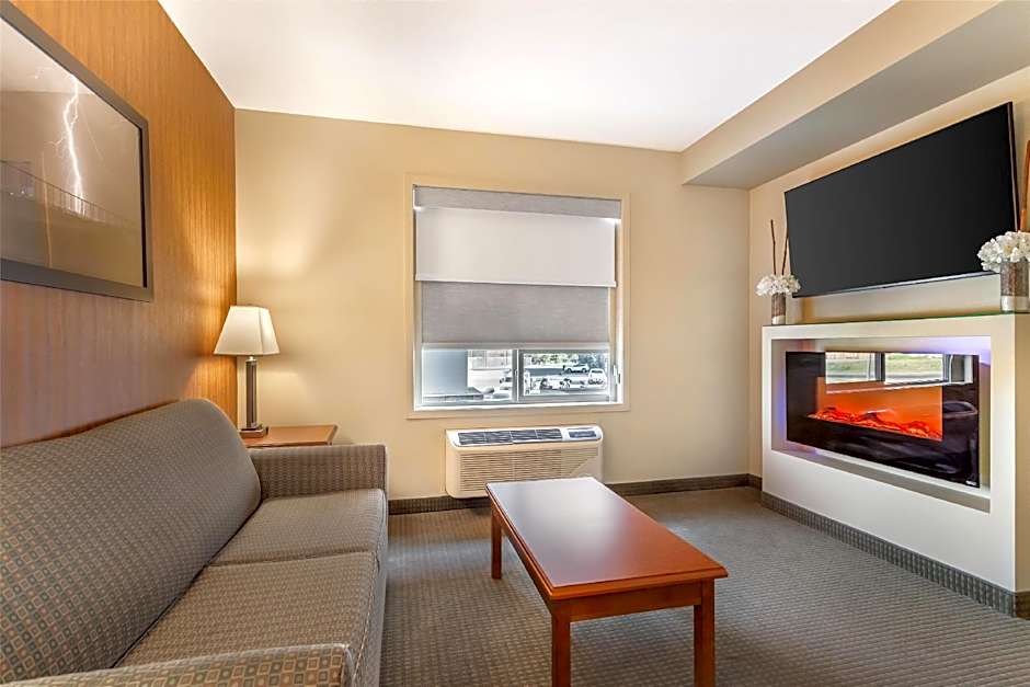 Best Western Plus Service Inn & Suites
