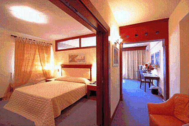 Crithoni's Paradise Hotel