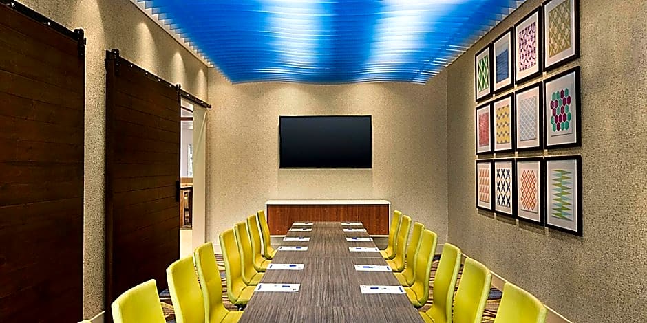 Holiday Inn Express and Suites - Mall of America - MSP Airport By IHG