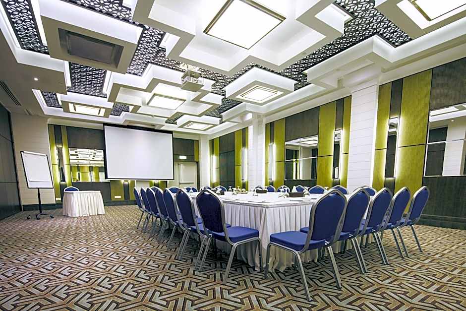 Ayla Bawadi Hotel & Mall