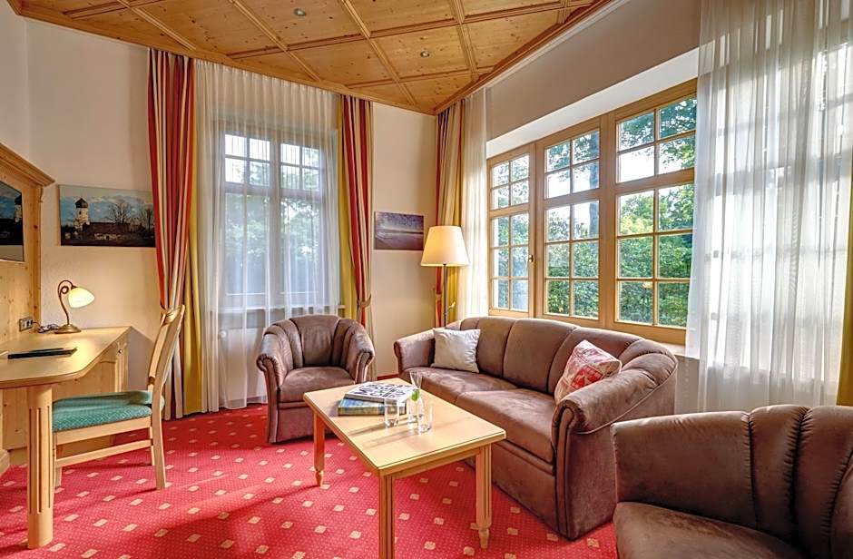 Hotel Alpenhof - ruhige Wohlfühloase zwischen München, dem Fünf-Seenland und den Bergen, in S-Bahnnähe