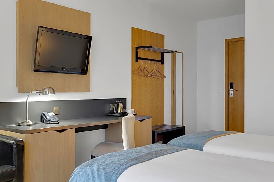 Airport Hotel Aurora Star