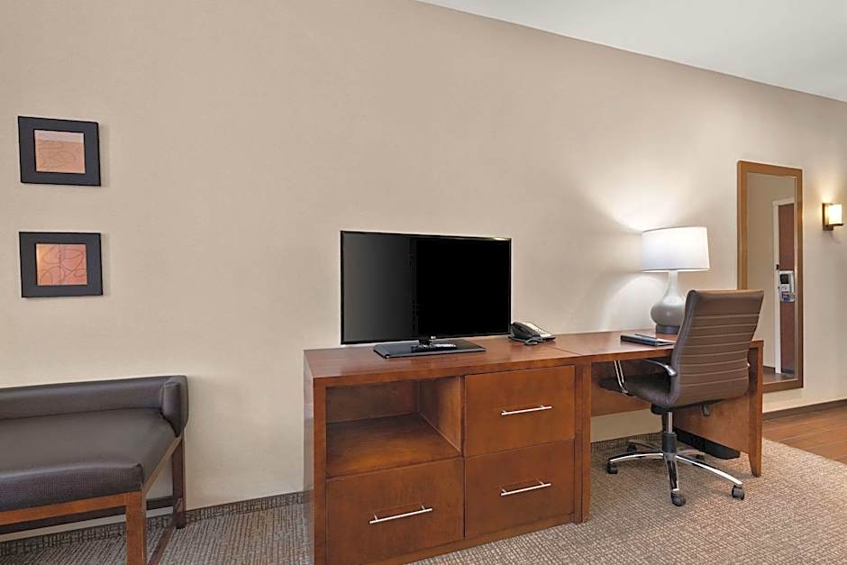 Photo 1 of 6 of 1 King Bed Suite