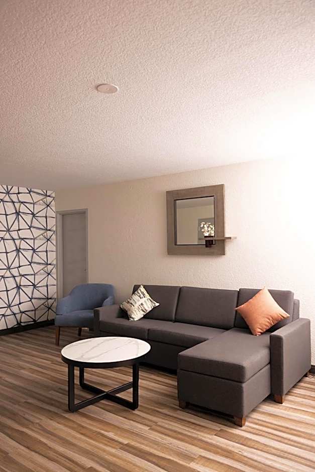 Quality Inn & Suites Lake Havasu City
