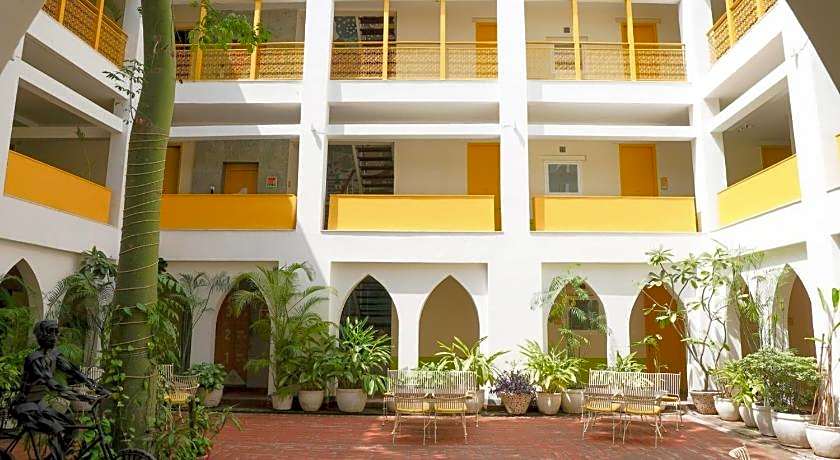 bloom Boutique I Signature Towers