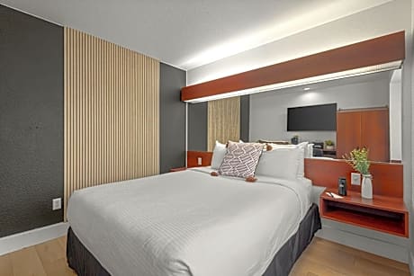 Queen Room - Non-Smoking