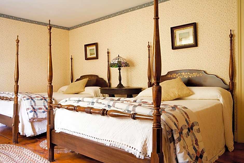 Winter Clove Family Inn