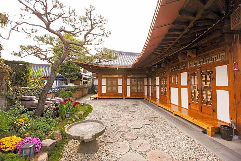Samlockhon Hanok Guesthouse