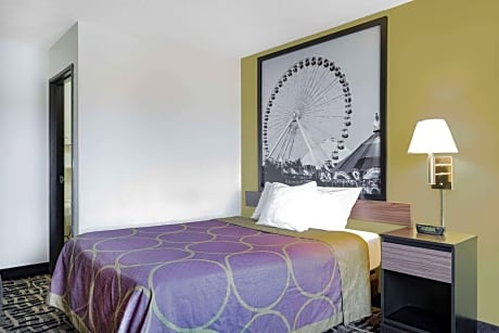 1 King Bed Studio Suite Non-Smoking