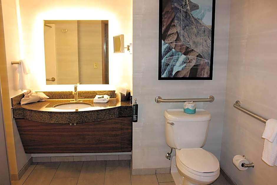 DoubleTree By Hilton Bay City Riverfront