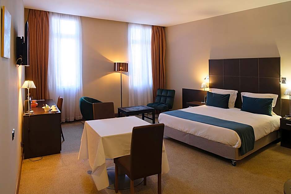 TANA Hotel