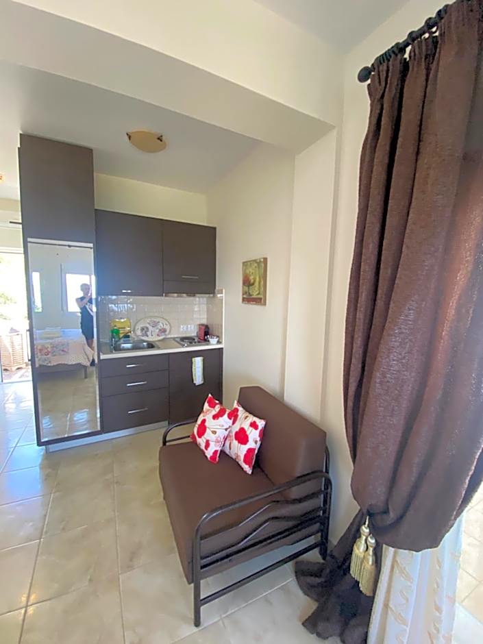 GoldenHill Studios&apartments