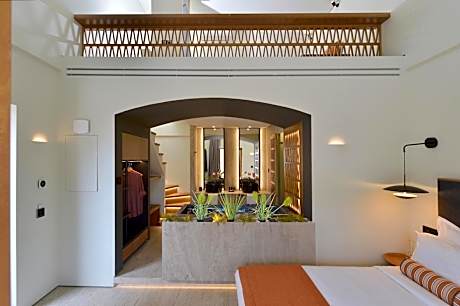 Grand Suite with Hot Tub