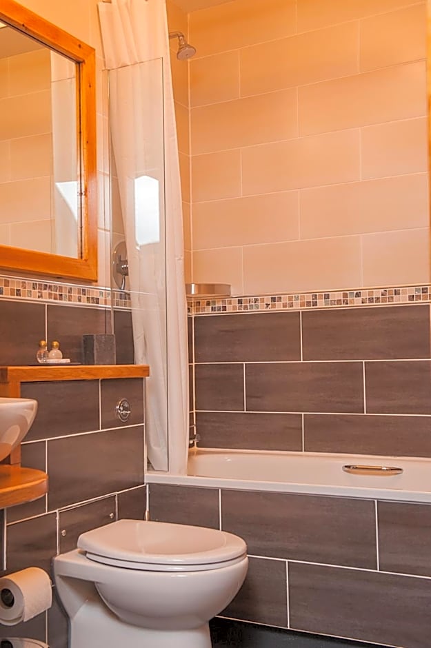 The Little Crown Inn