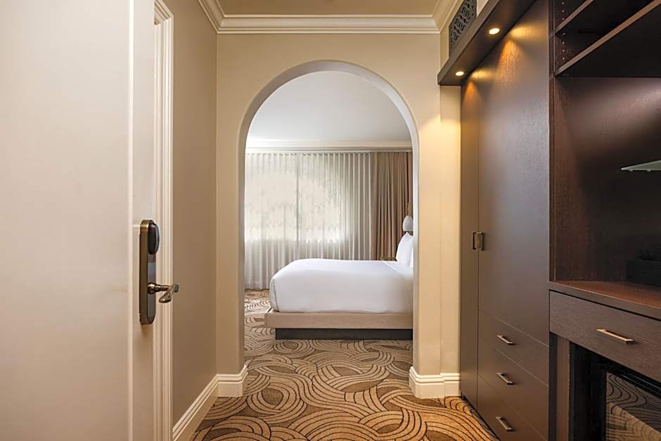Photo 1 of 3 of Luxury 1 King Bed