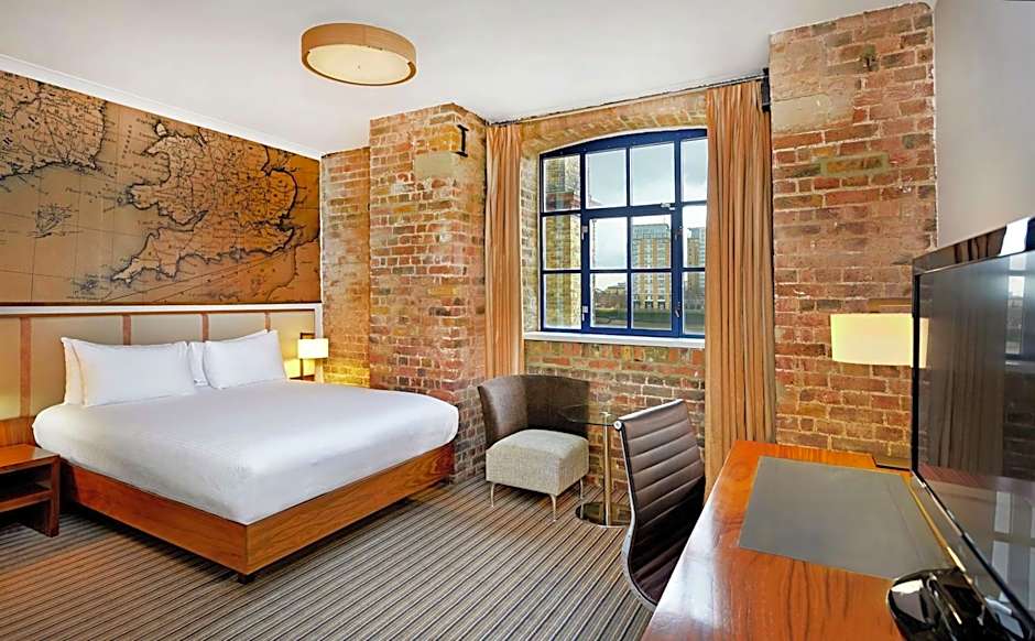 a&o London Docklands Riverside