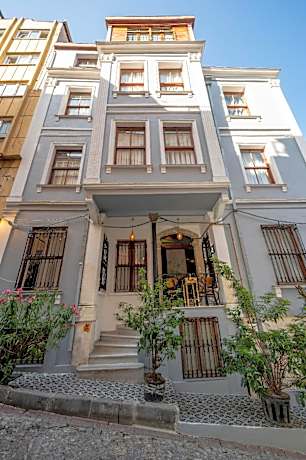 Valeria Antique 1892 Sultanahmet