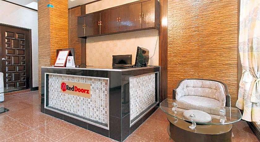 RedDoorz Plus @ Robinson's Circle (Quarantine Hotel)