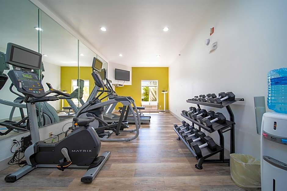 Holiday Inn Express Hotel & Suites Bedford By IHG