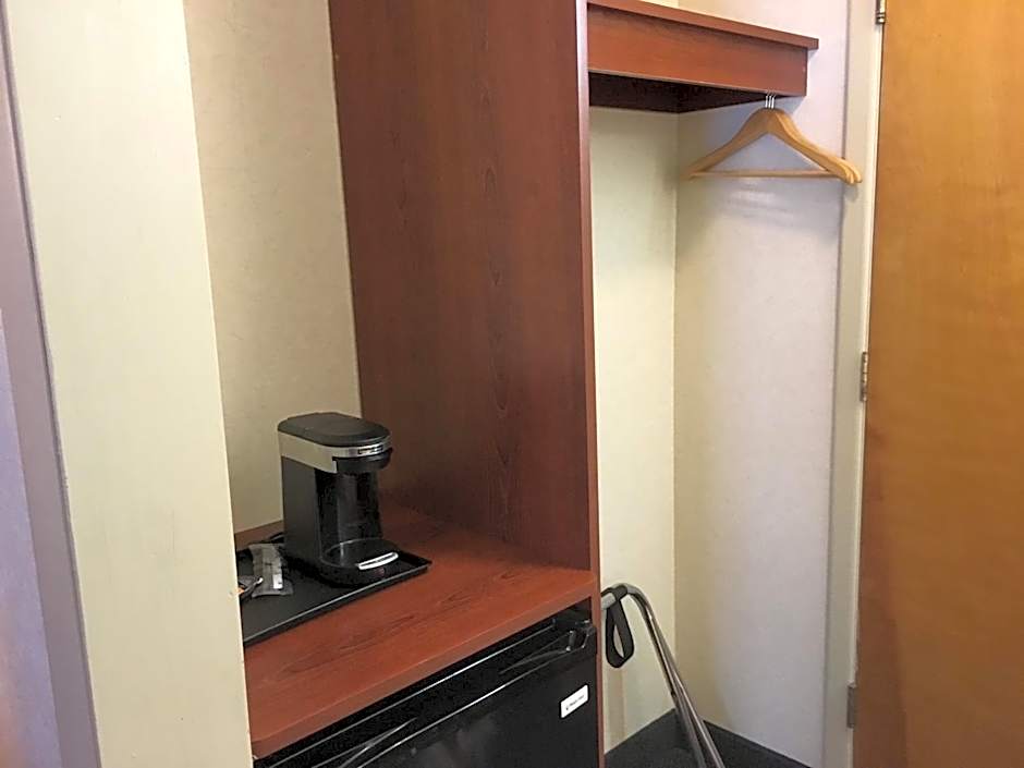 Photo 1 of 4 of Triple Room