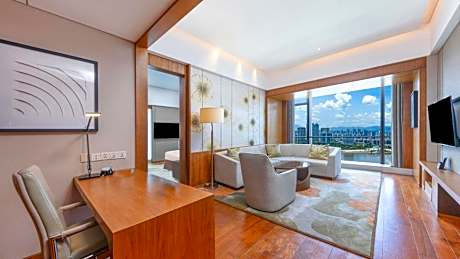 One-Bedroom Suite with River View - Lounge Access