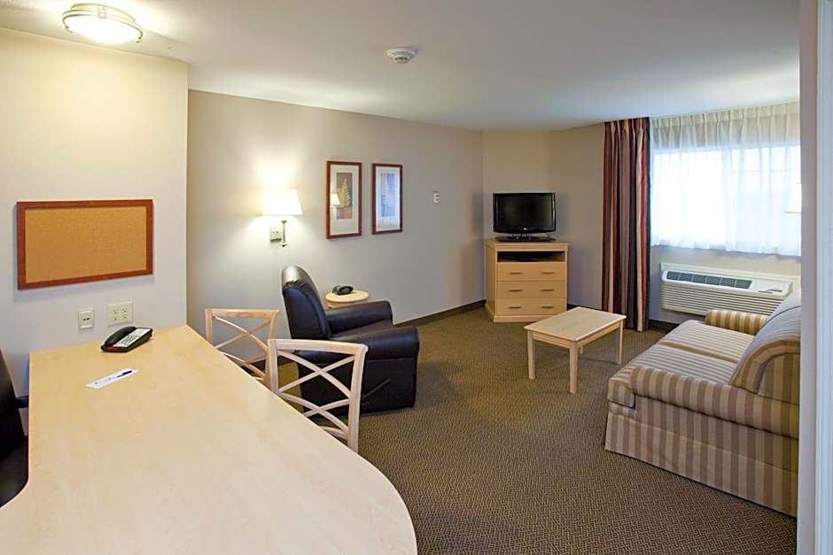 Photo 1 of 4 of 1 Queen Bed, Mobility Accessible, Roll in Shower