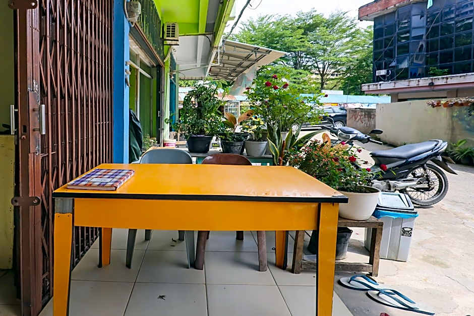 Hotel O Penginapan LorraNearPasar Oleh Oleh