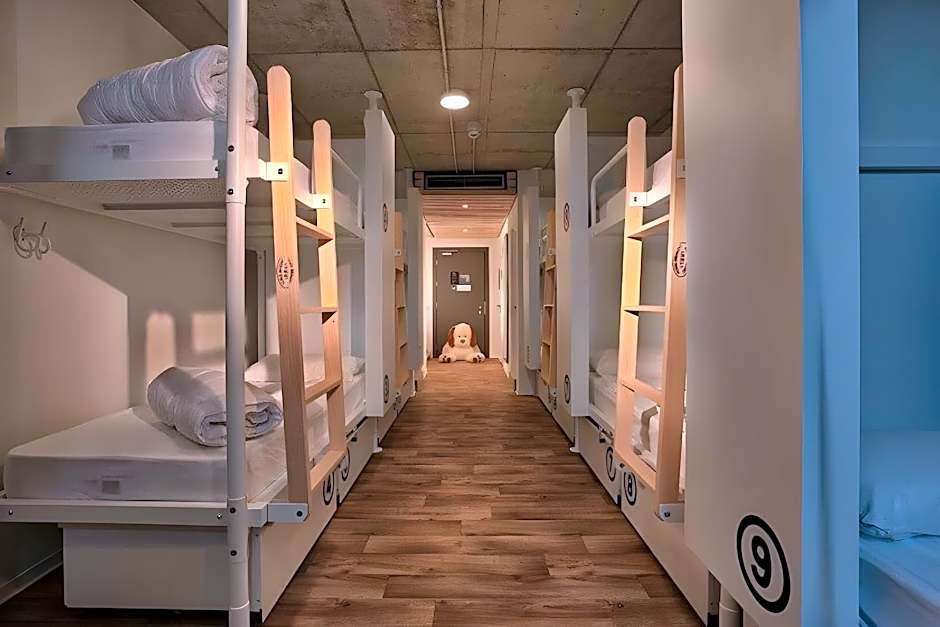 Foto 1 di 9 di shared dormitory, mixed dorm, ensuite bathroom (9 pax)