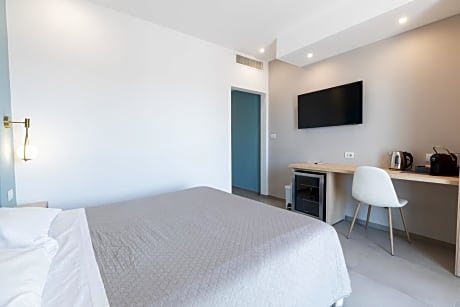 Deluxe Double Room with Balcony and Sea View
