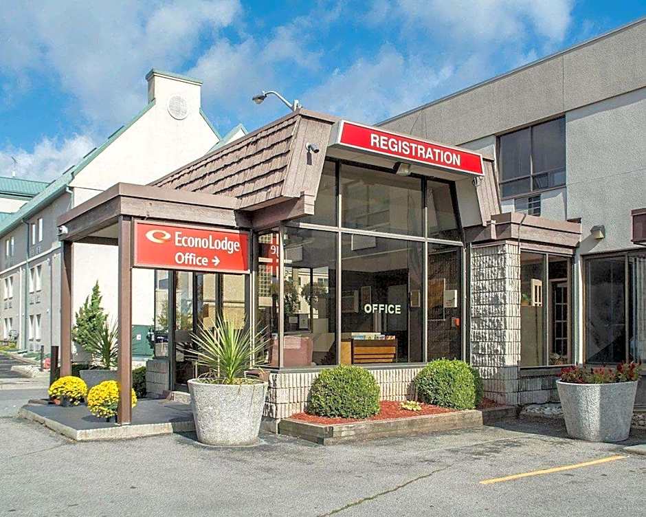 Photo 1 of 17 of Econo Lodge By The Falls