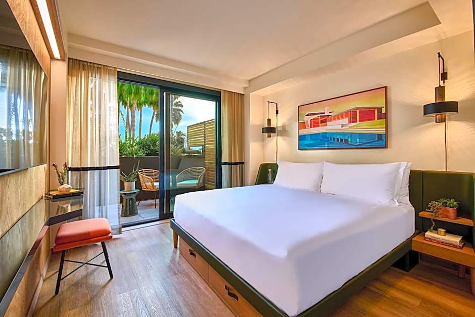 Hollywood Volume, a Tribute Portfolio Hotel