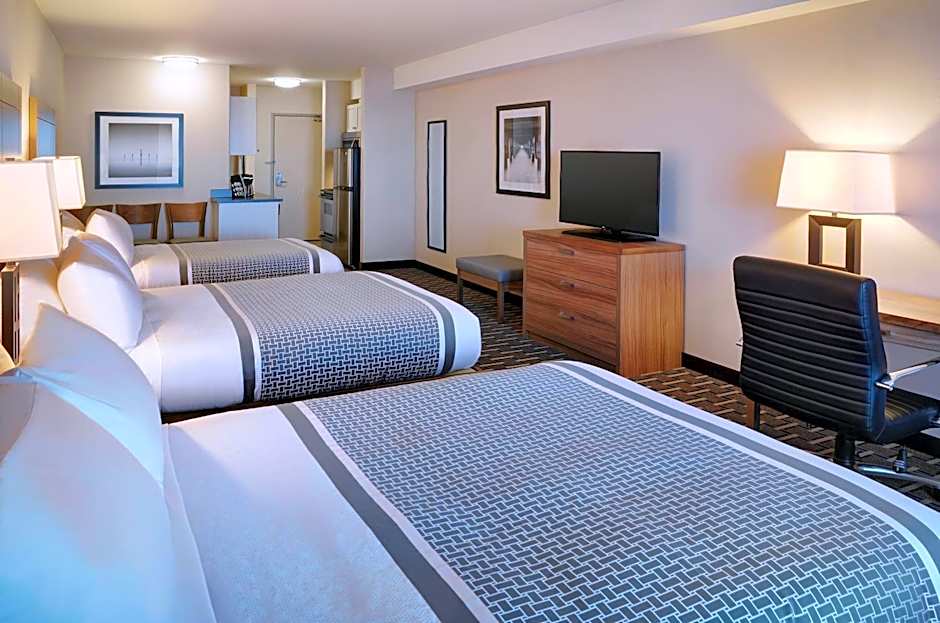 Pomeroy Inn and Suites Vermilion