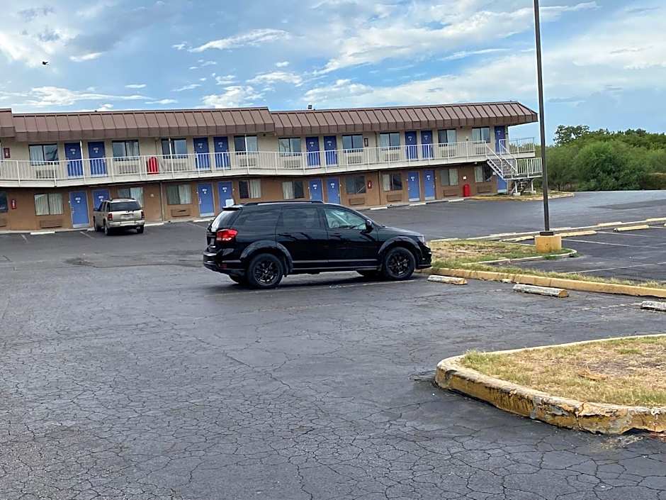 Travelodge by Wyndham San Antonio Lackland AFB