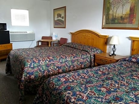 Queen Room with Two Queen Beds - Non-Smoking