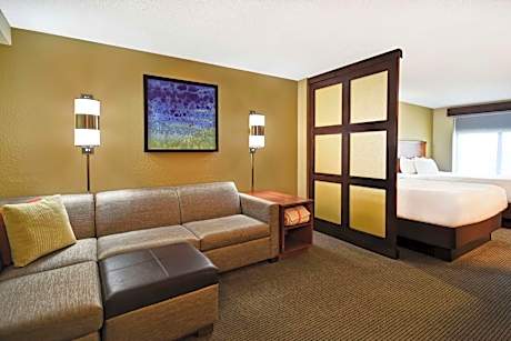 Queen Room with Two Queen Beds and Sofa Bed - High Floor