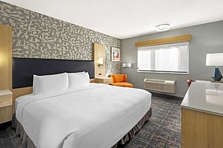 King Room with Roll-in Shower - Disability Access/Non-Smoking