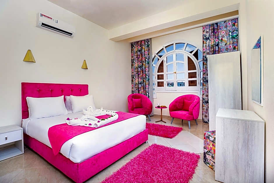 Golden Lake Marina Hotel