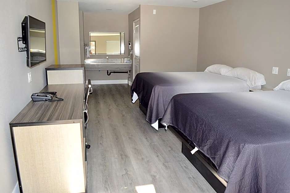 Super 8 by Wyndham Visalia