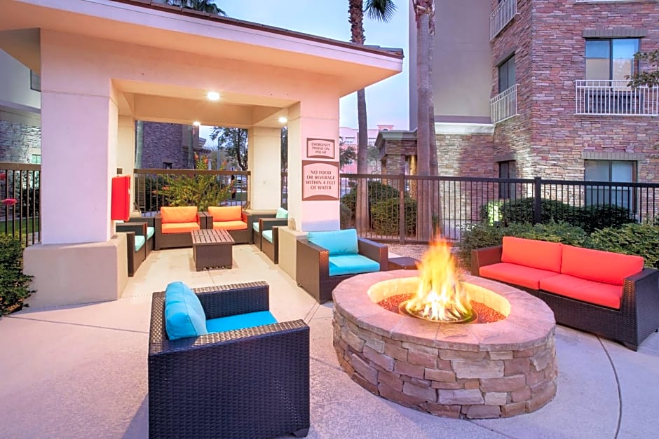 Holiday Inn Express & Suites Phoenix - Glendale Sports Dist By IHG