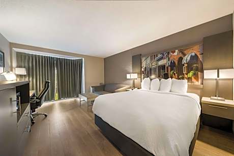 Queen Room with Sofa Bed - Non-Smoking