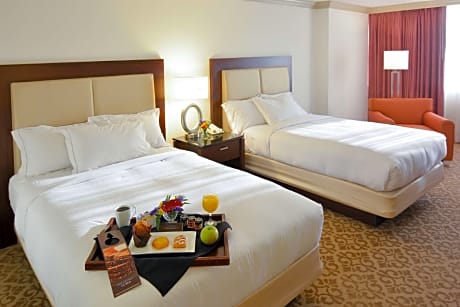 2 Double Beds Mobility Accessible W/bathtub