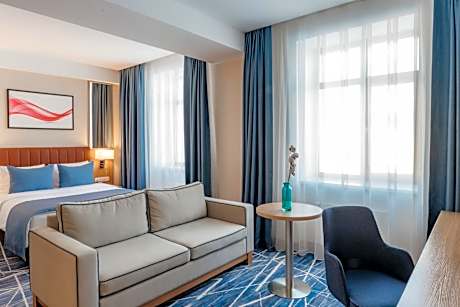 1 Queen Bed, Standard Room