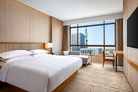Executive Room with Guest Room with 1 King, City view