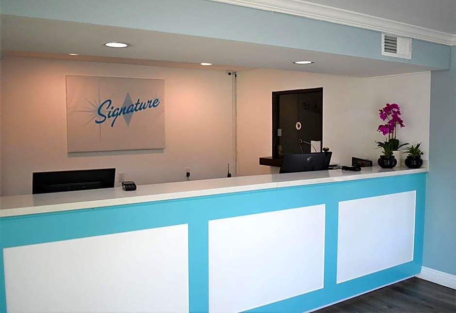 Signature Anaheim Maingate