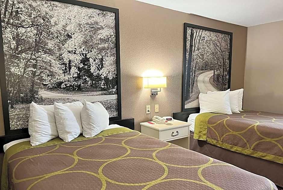 Super 8 by Wyndham Indianapolis Emerson