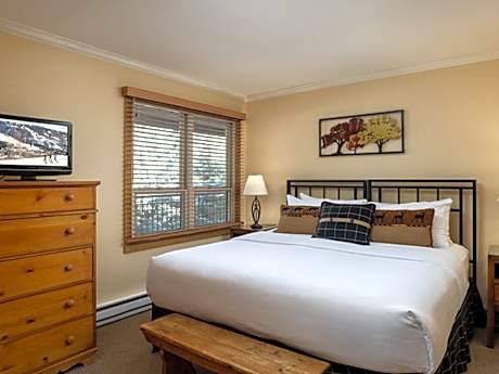 Three-Bedroom Deluxe Apartment