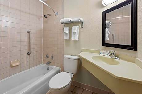 1 King Bed Exterior View Second Floor Non-Smoking