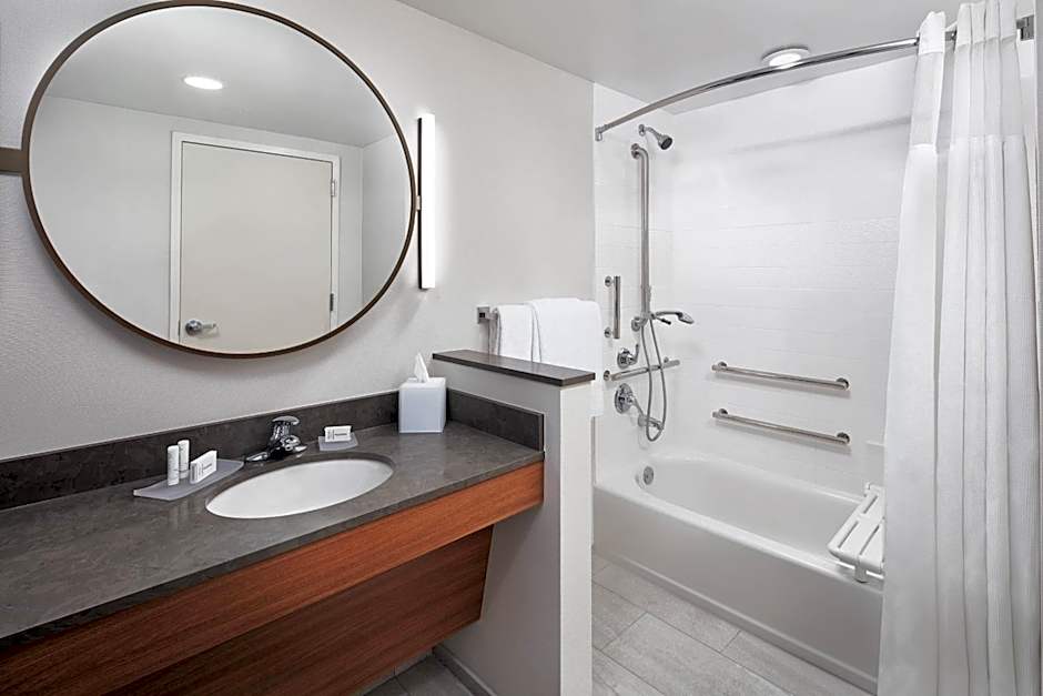 Fairfield Inn & Suites by Marriott Louisville Northeast
