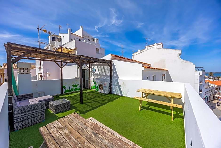 The 17 Party Hostel
