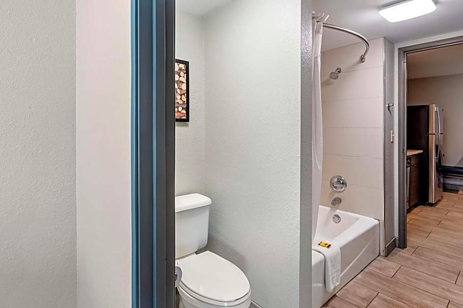 Best Western Plus Bourbonnais Hotel & Suites